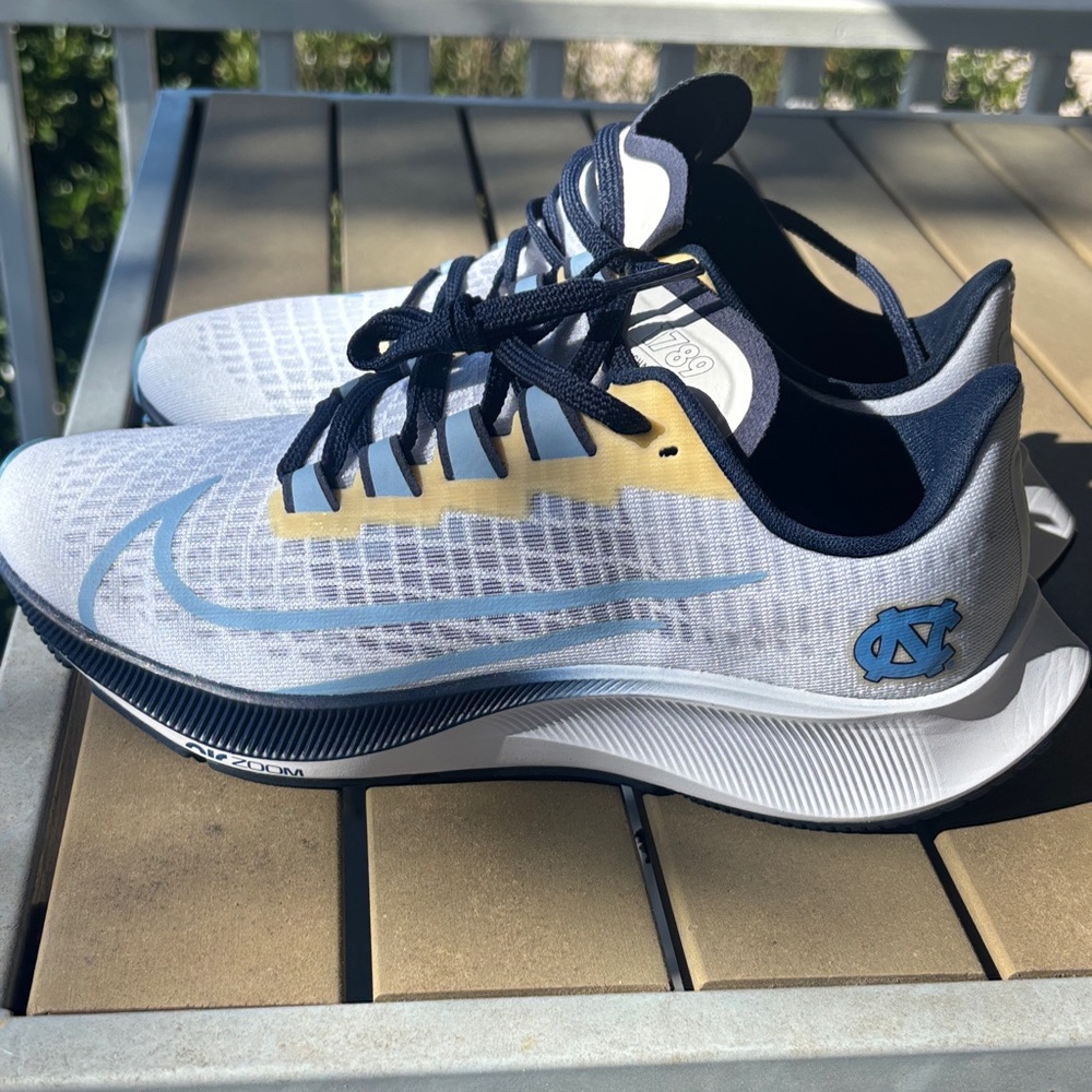 UNC Nike Pegasus 37 - NEVER WORN!